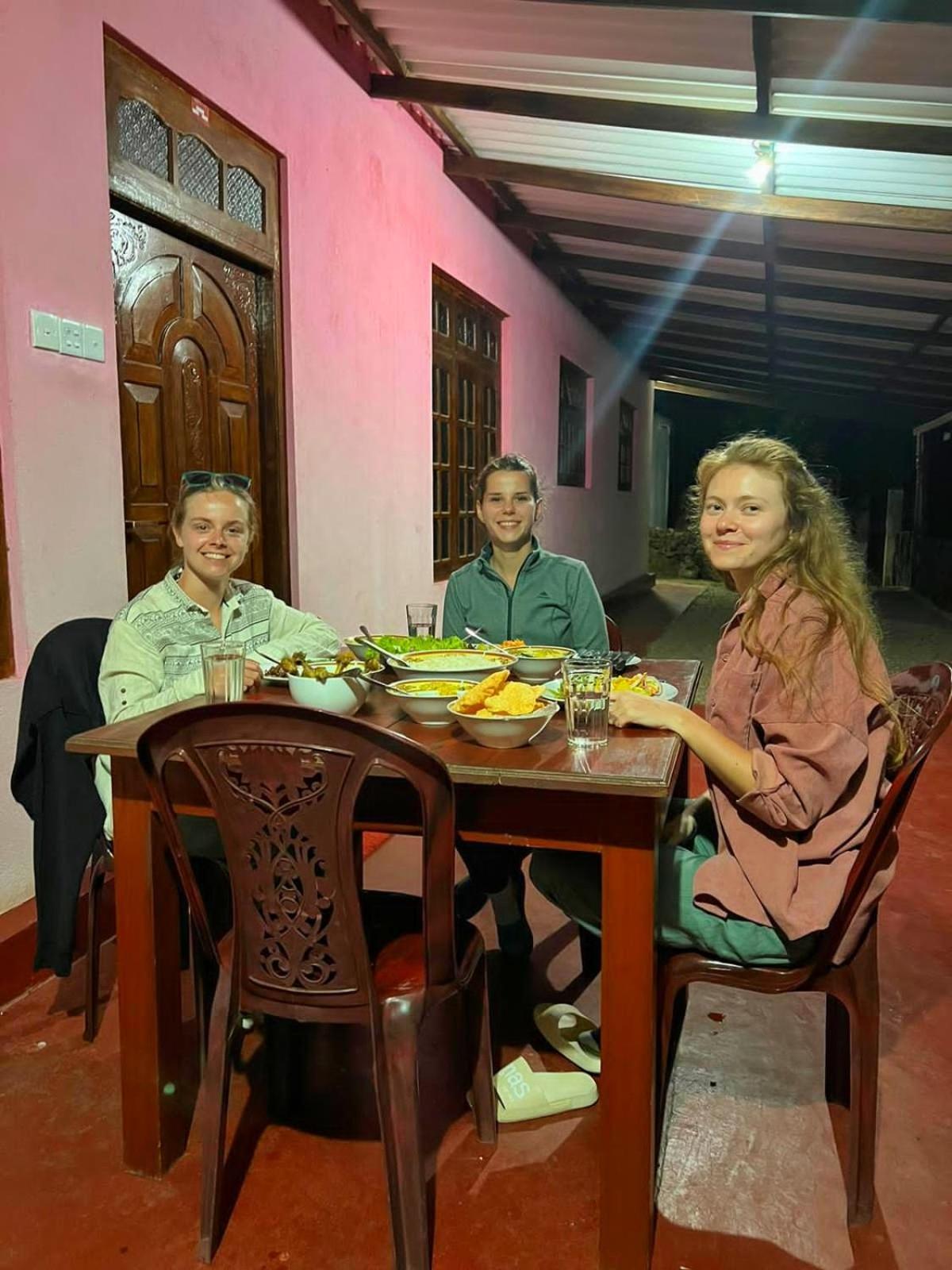 Nine Arch Homestay Ella Eksteriør billede