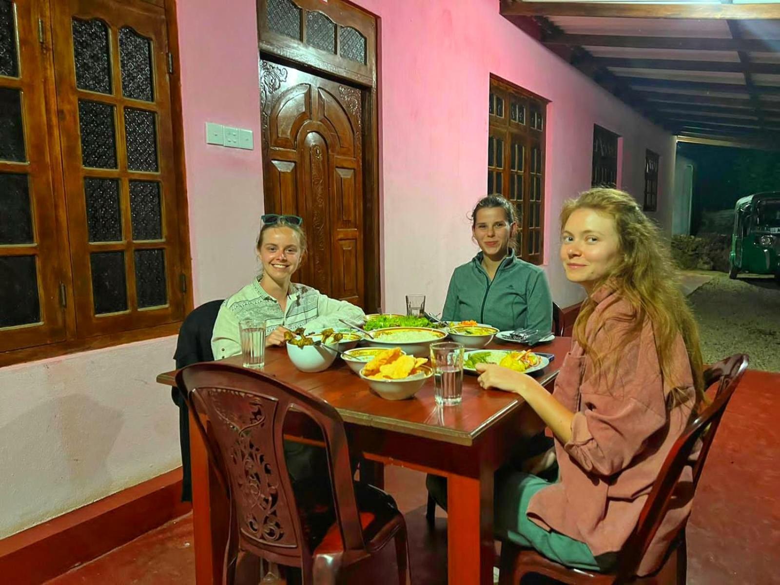 Nine Arch Homestay Ella Eksteriør billede